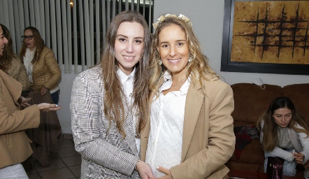  Paty de Antuñano y Pao Poumian.