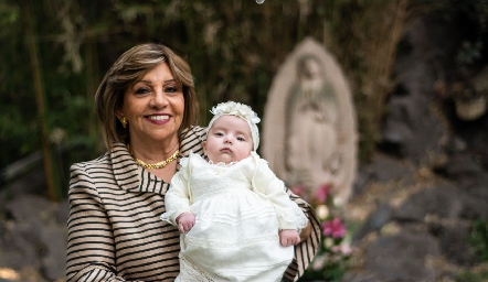  Idalia Mestas con su nieta Valentina.