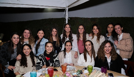  Gabriela González con sus amigas.