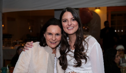  Cecilia Jiménez con su nuera Gabriela González.