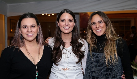  Cecilia Hernández, Gabriela González y Lourdes Hernández.