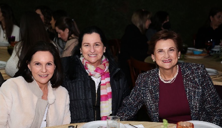  Cecilia Jiménez, Magdalena Jiménez y María Eugenia Jiménez.