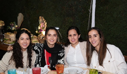  Sara Valadez, Daniela Ornelas, Alejandra Aranda y Cristina Muñoz.