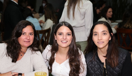  Sara Gutiérrez, Gabriela González y Moni Villanueva.