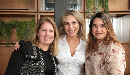  Georgina Anaya, Marcela González y Ruth Cárcova.