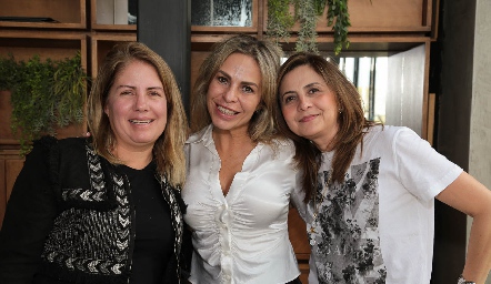  Georgina Anaya, Marcela González y Marcia Hernández.