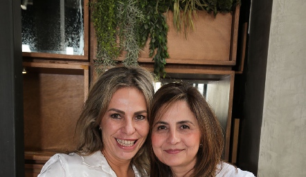  Marcela González y Marcia Hernández.