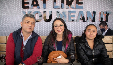  Miguel Meléndez, Joana Álvarez y Laura Rodríguez.