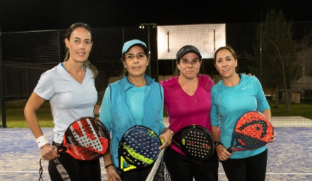  Carla y Gabriela Chevaile, Belén Leboreiro y Grace Naya.