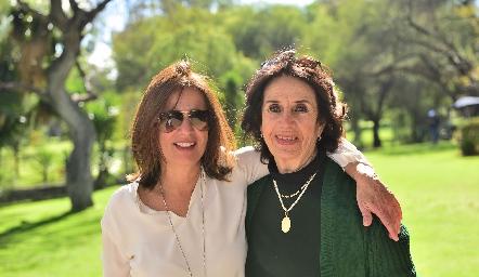  Ana Paula Gutiérrez con su mamá Norma Allende.