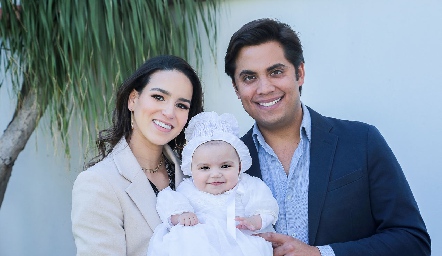  Sandra Villalobos y Mario Martell con su hija Javiera.