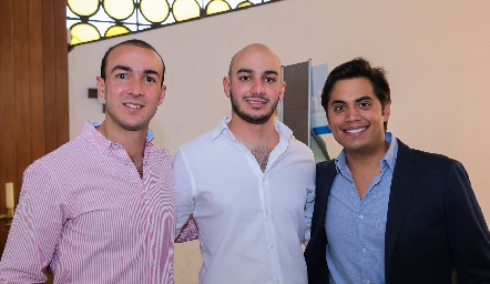  Alejandro y Juan Pablo con Mario Martell.