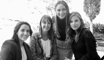  María Lavín, Ángela Segura, Carla Martell y Montse Martell.