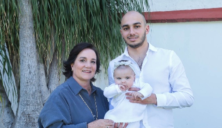  Sandra Estúa, Javiera Martell y Juan Pablo Villalobos.