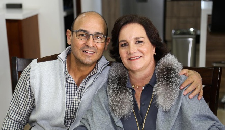  Alejandro Villalobos y Sandra Estúa, abuelos de Javiera.