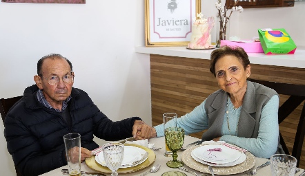  Rafael Villalobos y Toyita de Villalobos.