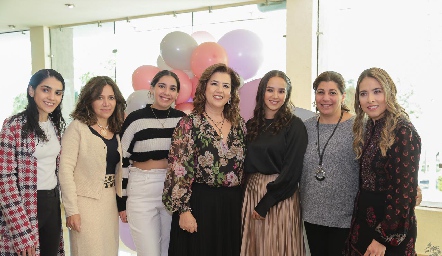  Familia Kasis Chevaile: Dalel Suárez, Laura Monjarás, Paulina Suárez, Bárbara Mejía, Dalel y Cristina Kasis.