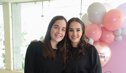  María Meade y Bárbara Mejía.