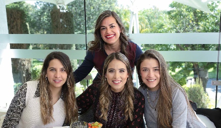  Verónica Gómez, Cristina Kasis, Olivia Mora y María José Hernández.