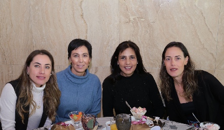  Nardine Chevaile, Lucia Álvarez, Gabriela Chevaile y Carla Ortiz.