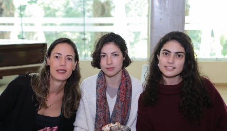  Carla Ortiz, Gabriela Navarro y Daniela Navarro.