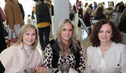  Maru Bárcena, Ana Clara Bárcena y Teté González.