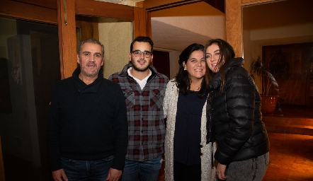  Beto Gómez, Edu Gómez, Cynthia Sánchez y Mariana Gómez.