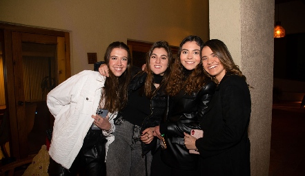 Mónica Michel, Mariana Gómez, Ale Castrillón y Mariana Rivera.