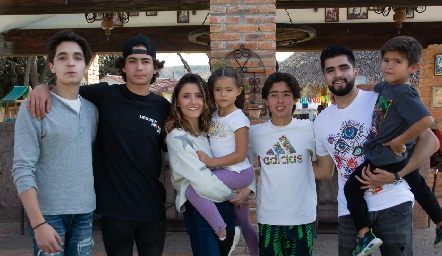  Alejandro Tacea, Manuel González, María Paula Tacea, María Fernanda García, Joaquín González,  Samuel Tacea y Alejandro García.