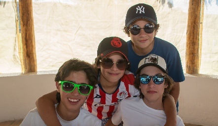  Joaquín González,  Rodrigo Gómez, Miguel Delgado y Mauricio Pizzuto.