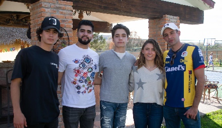  Manuel González, Samuel Tacea, Alejandro Tacea, María Paula Tacea y Francisco Maza.
