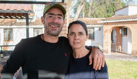  Manuel González y Fernanda Félix.