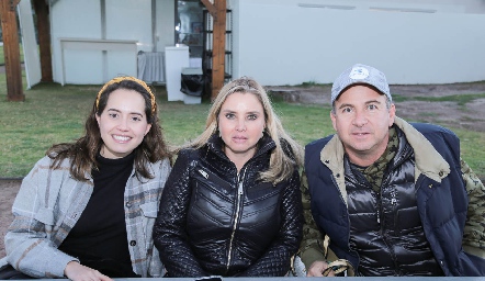  Alejandra Salinas, Carla Saucedo y Carlos Heinze.