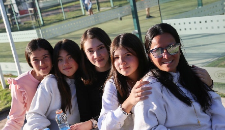  Valeria González, Paulina Acebo, Paloma Artolózaga, Alexia Galán y Sindhy Gutiérrez.