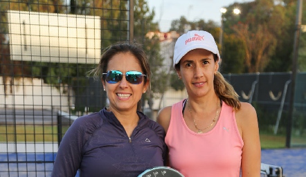  Cesia Muñoz y Cristina Ortiz.