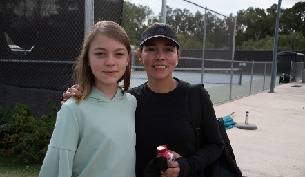  Anabella Mercado y Ana Rosa Guerra.