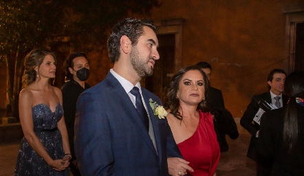  Sebastián Villasana con su mamá Claudia Ávila.