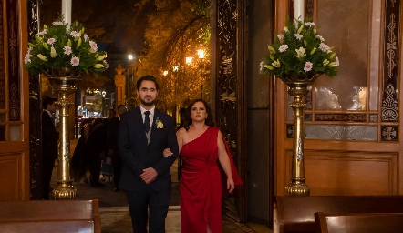 Sebastián Villasana con su mamá Claudia Ávila.