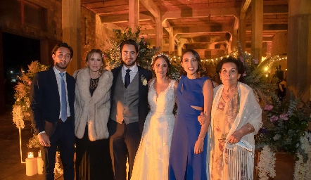  José Ascanio, Sandra Revilla, Sebastián Villasana, Ale Ascanio, Paola Ascanio y Tere Ascanio.
