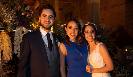  Sebastián Villasana, Paola y Ale Ascanio.