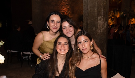  Cecilia García, Daniela Gómez,  Jimena Ortiz y Regina Díaz.