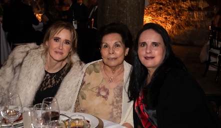  Sandra Revilla de Ascanio, Tere Ascanio y Mayte Ascanio.
