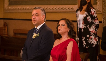  Alejandro Villasana y Claudia Ávila de Villasana, papás del novio.