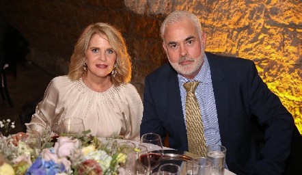  Lynnette Pizzuto y Roberto Cummins.