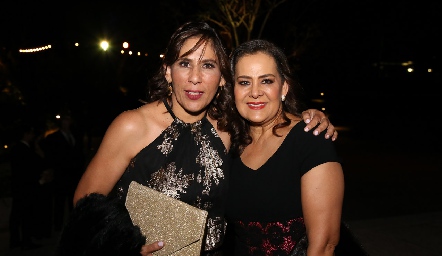  Adriana Rodríguez y Bety Flores.