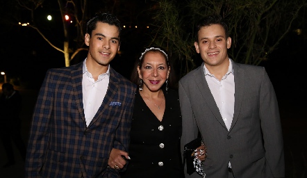  Diego Villasana, Gladys Villasana y Vicente Villasana.