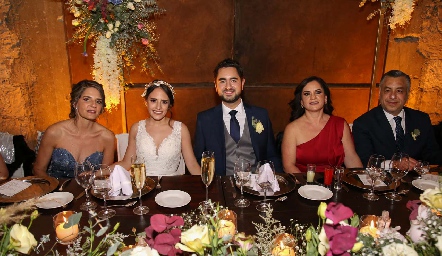  Rosy Rodríguez, Ale Ascanio, Sebastián Villasana, Claudia Ávila y Alejandro Villasana.