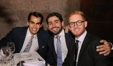  Jorge, Alfredo y Juan Carlos.