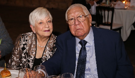  Gladys Mena de Villasana y Rodrigo Villasana.