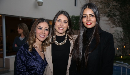  Adriana Muñoz, Pamela y Marijó Leos.